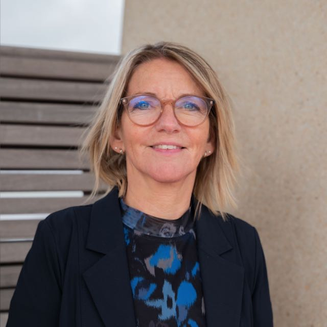 Dineke Kramp lacht naar de camera